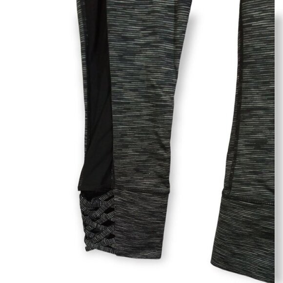 Athleta Mind Over Mat Capri Leggings Size S - Picture 3 of 4